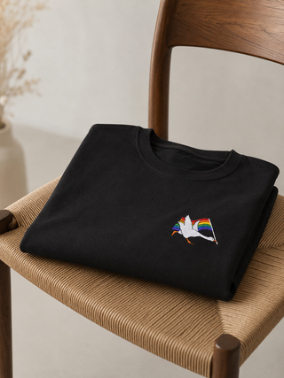 Handmade Shirt | "Silly Goose Pride Flag" Oversize Bio-Baumwoll T-Shirt mit Stickmotiv - love-union.de