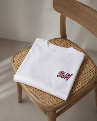 Handmade Shirts | "SLAY" Oversize Bio-Baumwoll Crop Top mit Stickmotiv - love-union.de