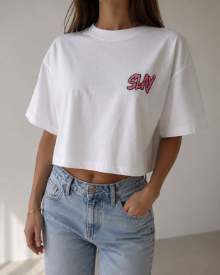 Handmade Shirts | "SLAY" Oversize Bio-Baumwoll Crop Top mit Stickmotiv - love-union.de