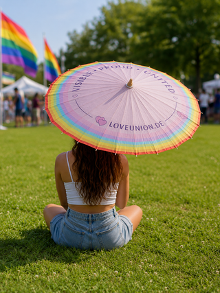 Pride Sonnenschirm aus Bambus – Rosa mit Regenbogen | "Visible. Proud. United."
