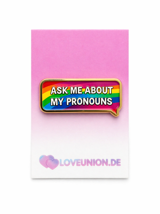 Exklusiver Pronomen Pin „Ask me about my pronouns“ – Namensschild-Design – Gold-Edition - love-union.de