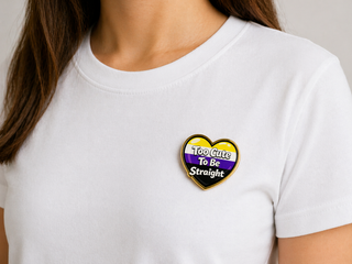 Exklusiver Non-Binary Herz Pin „Too cute to be straight“ – Gold-Edition - Love-Union.de
